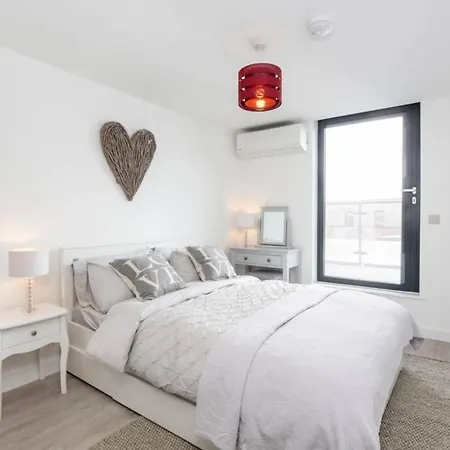 2 Bedroom Penthouse - Large Balcony - Minster View *