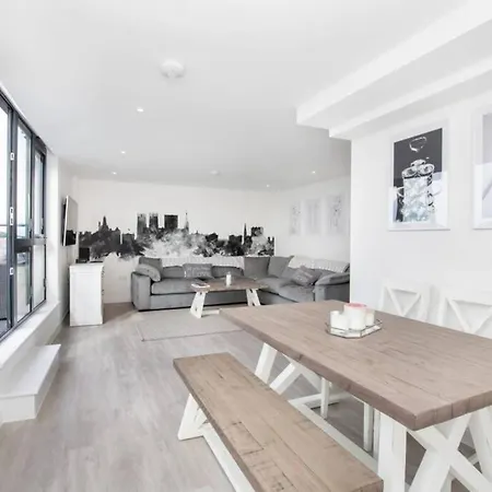 2 Bedroom Penthouse - Large Balcony - Minster View Apartmán York