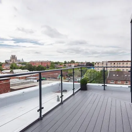 2 Bedroom Penthouse - Large Balcony - Minster View York