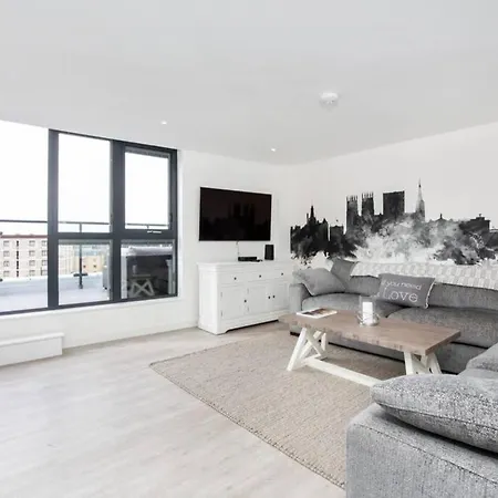 2 Bedroom Penthouse - Large Balcony - Minster View York
