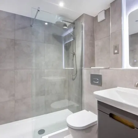 2 Bedroom Penthouse - Large Balcony - Minster View Apartmán York