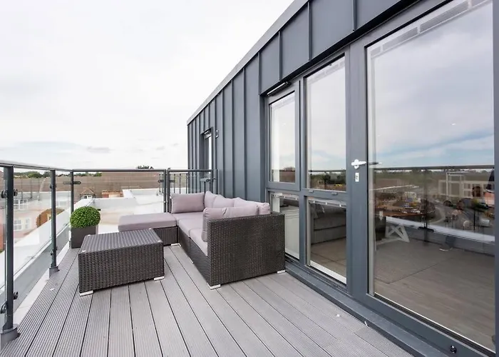 2 Bedroom Penthouse - Large Balcony - Minster View