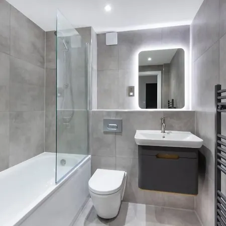 2 Bedroom Penthouse - Large Balcony - Minster View يورك
