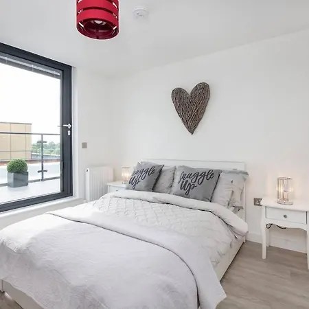 2 Bedroom Penthouse - Large Balcony - Minster View