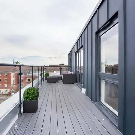 2 Bedroom Penthouse - Large Balcony - Minster View Διαμέρισμα