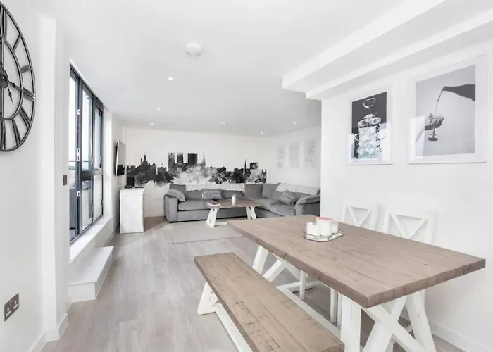 2 Bedroom Penthouse - Large Balcony - Minster View Apartamento York