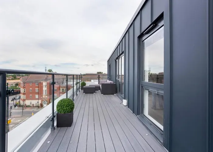 2 Bedroom Penthouse - Large Balcony - Minster View Apartamento